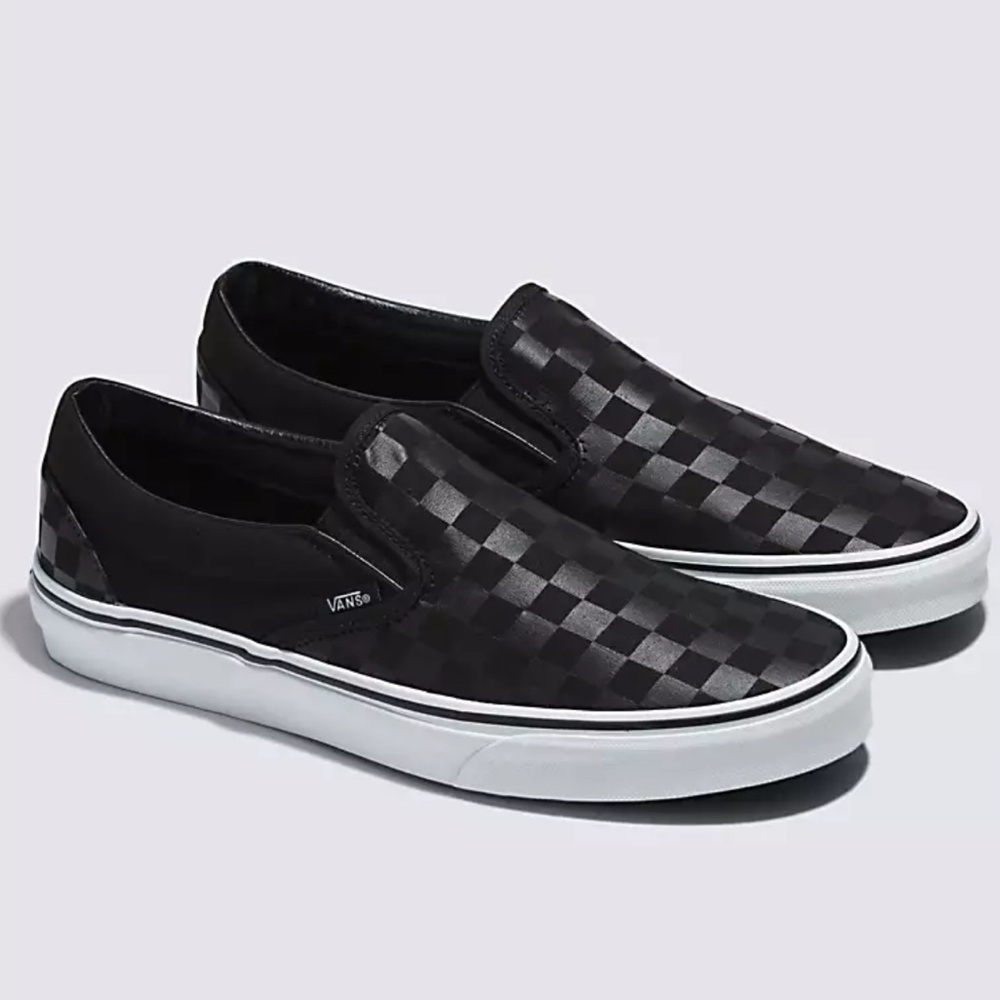 Vans WMNS Classic Slip-On (Checkerboard)Black/Black
VN000EYE276
Sneakers - Picture 1 of 16
